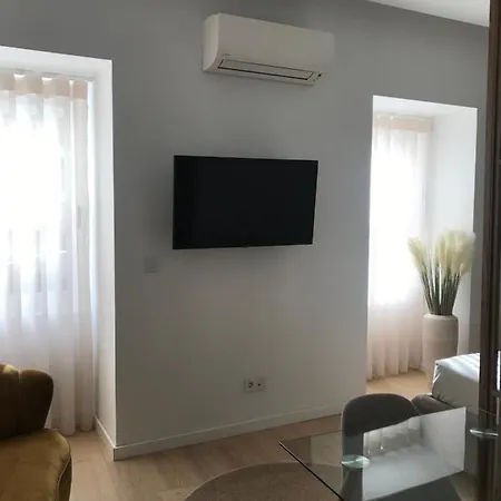 Garden's Apartment *